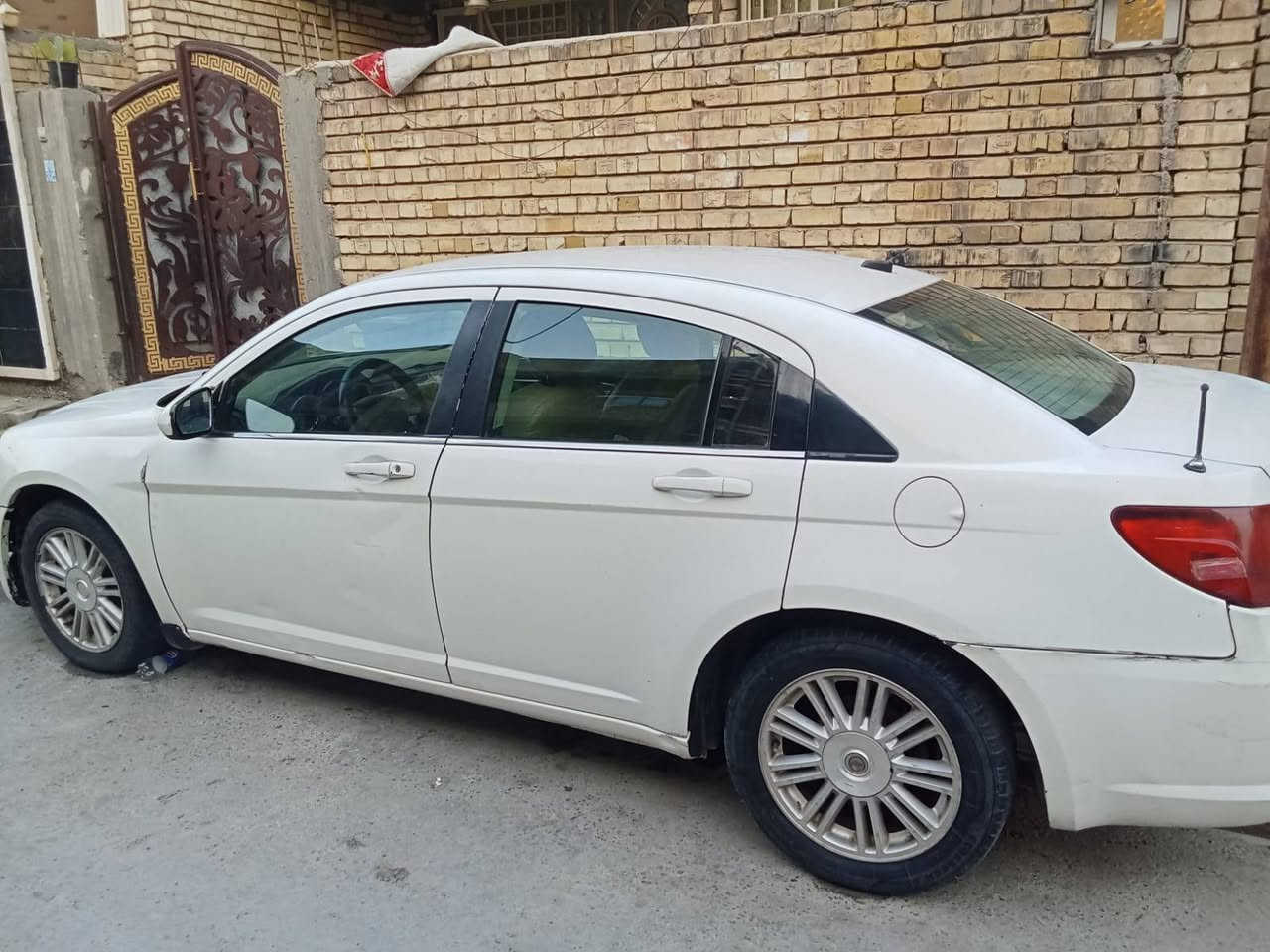 سلام عليكم للبيع فقط بدون مراوس كلايسلر سي ٢٠٠ موديل ٢٠٠٩ كير ومحرك كامري حجم ٢٢٠٠ سيارة جاهزة وكاملة خير من الله كير ومحرك جاهزات تبريد ثلج خير من الله حدادية كاملة ارضيه جلد شاشه كهربائيات كلها شغاله دوشمه جدا نظيفه داخل نظيف تايرات اخو الجديد حادثها جاملغ عكس السايق واصبعين من الباب والدوسه سيارة كلشي ما تصرف عليها رقم بغداد دولي بأسمي سنوية لغاية ٢٠٢٩ هزة جديده يعني كبل تحويل لا هزة ولا شي السيارة نظيفه مثل ما واضح بل صور السعر ٥٠ وبيها مجال قليل مكاني بغداد المنصور متواجد ع النت *********** واتساب
