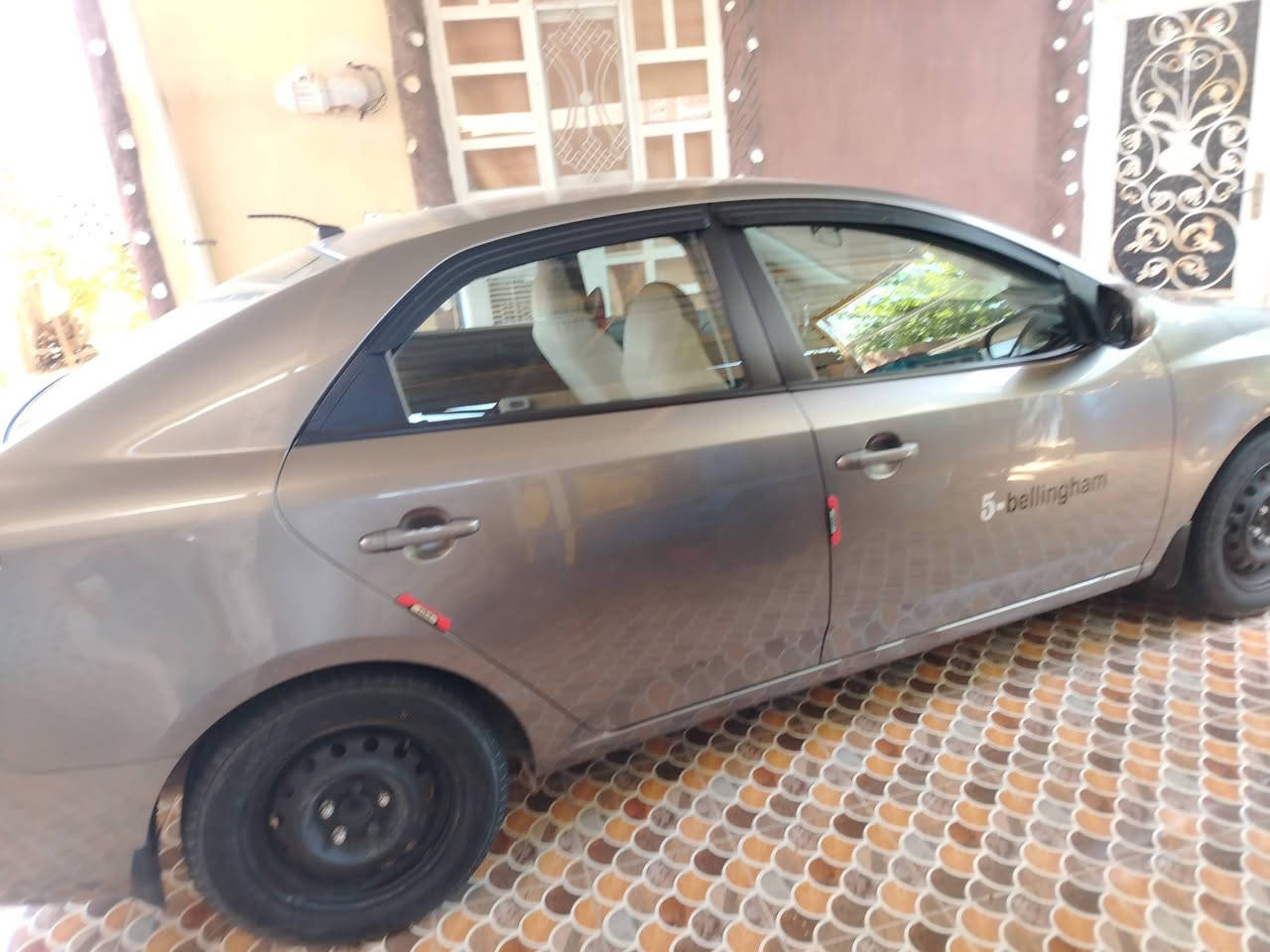 🚗 كيا فورتي 2013 - للبيع 🚗
​المواصفات والتفاصيل:
​الموديل: 2013
​اللون: نفطي مميز
​الورقيات: باسمي، الرقم والسنوية والهزة كلهن جدد جاهزة للتحويل
​التكييف: تدفئة وتبريد شغالين ❄️🔥
​الوضع العام: السيارة بحالة جيدة وجاهزة للاستخدام محرك 2000 دوش كير 6 نمر  بدون أي مصاريف.
​💵 السعر: 91 ورقة
📍 المكان: ديالى - دلي عباس
📞 للتواصل والاستفسار: ***********
