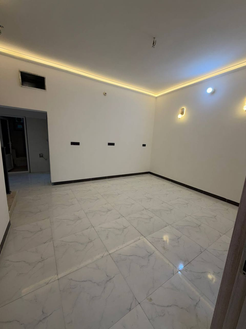 دار زراعي سند ٢٥ مساحه ٢٠٠متر بناء حديث موقع ممتاز ٣غرف نوم العنوان طويريج حي المثنى تفاصيل على الخاص مكتب حيدر للعقار *********** السعر ١٨٥ مليون البيت فول
