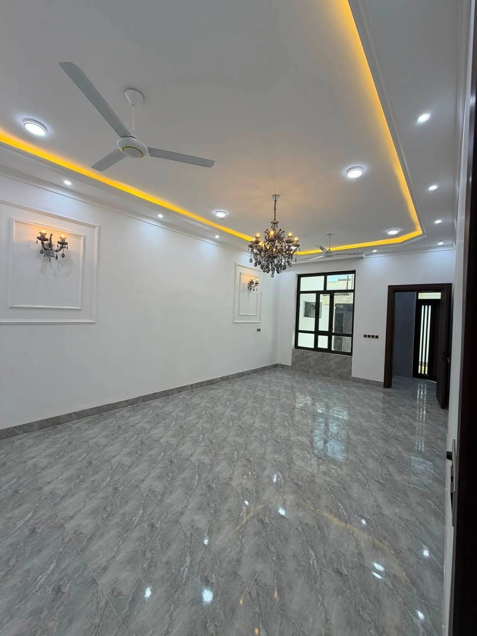 🏡 بيت للبيع – موقع مميز جداً في الرمادي
📍 الموقع: شارع 40 – قرب أثاث القند
📐 المساحة: 250 متر
🏠 طابقين
✨ زيرو ممسكون
🧱 البناء درجة أولى
🛣️ خدمات وتبليط بالمنطقة

💰 السعر: 185 مليون دينار
🔄 قابل للتفاوض

📞 للاستفسار والتفاصيل:
***********
📲 واتساب متوفر

🔥 بيت جاهز وموقع ممتاز، مناسب للسكن والاستثمار.
