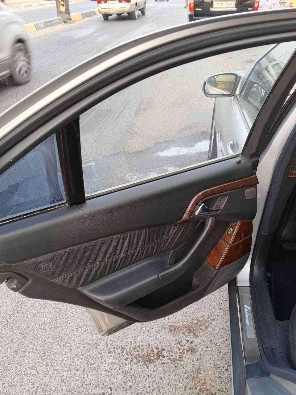 سلام عليكم من رخصه الادمن مارسدس غواصه 2002 للبيع 500s فول مواصفات مكفوله من الضربه السعر 105وبيهه مجال  رقم التلفون*********** العنوان البصره البصرة, العراق
