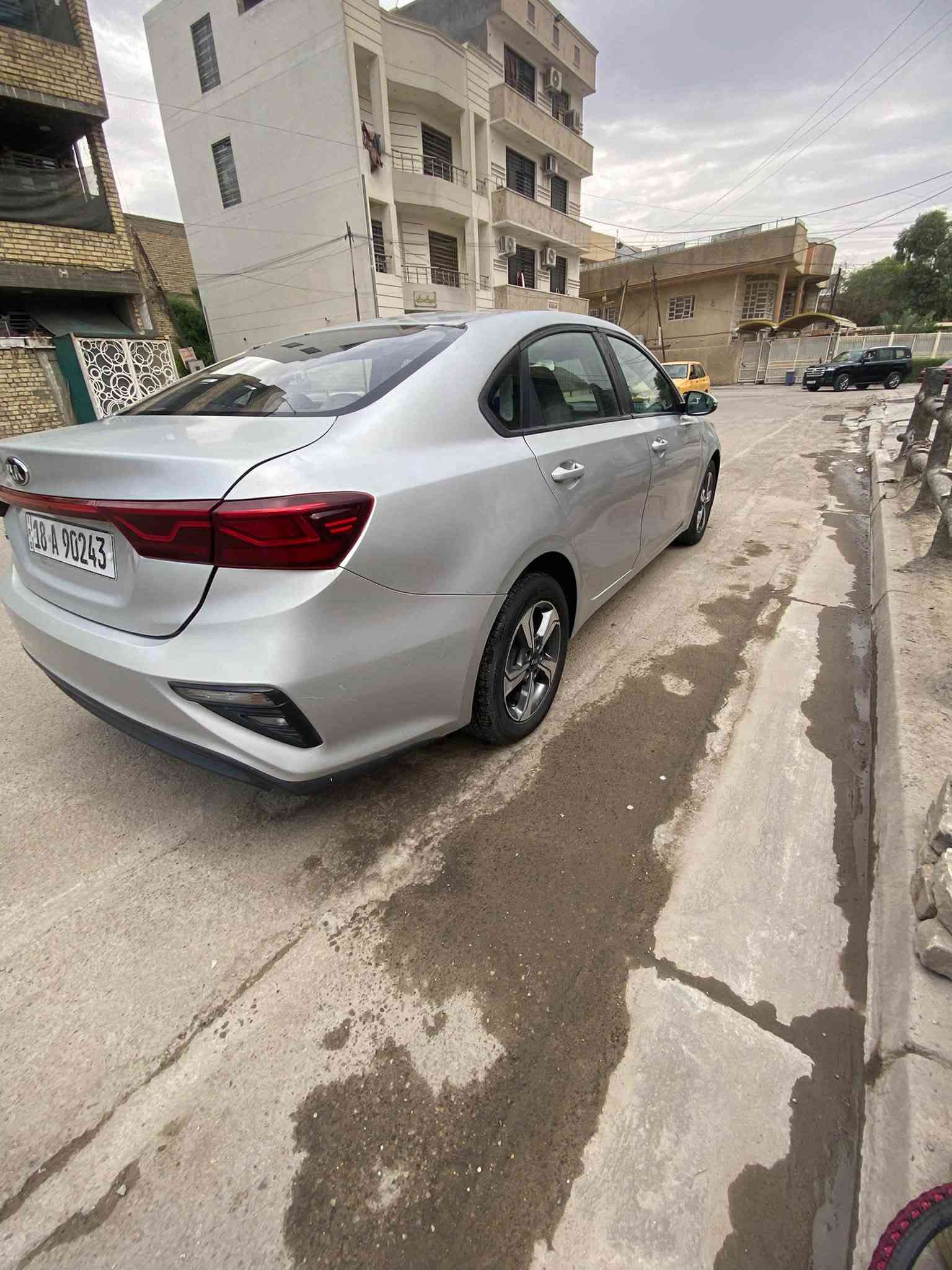 سيراتو ٢٠١٩ خليجي 
لبيع فقط 
بسمي تحويل مباشر 
سنويه وهزه رقم جديد 
رقم بابل تحويل بكل مكان 
صبغ عام مكلوبه 
االسياره جاهزه من كل لنوحي 
مكينه كير تبريد صدر كله بشرط 
موصفاتها 
تبريد قطعتين 
لد خلفي 
اشاير مري 
تحكات استيرت 
مود دريف 
وشاشه صغيره 
شواصي لغود مابيهن شي 
مكاني بغداد المشتل 
***********
بي وتساب 

السعر ٩٥
