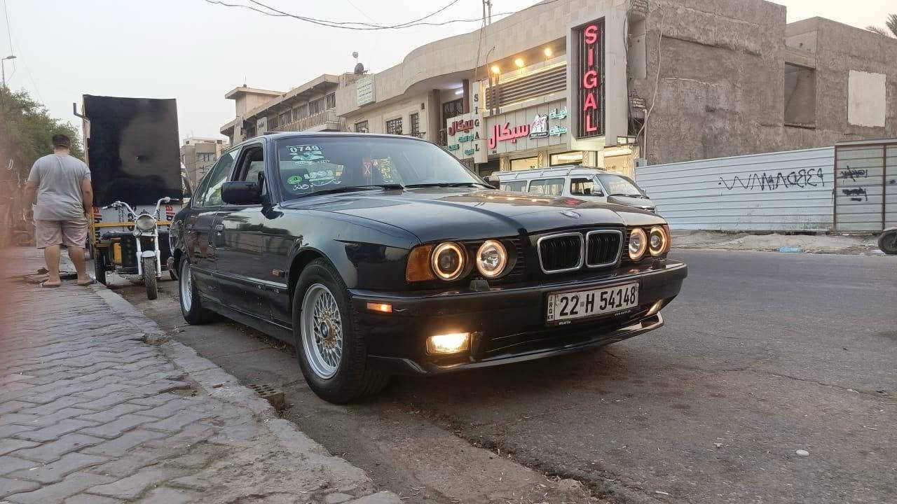 سلام عليكم بي ام 525مسكر موديل 93 رقم اربيل بسمي كير محرك صدر خير من الله سلايت شغال كشنات جلد لايت زنون سوار سنويه جديده تبريد شغال  سعر 73وبيها مجال مكاني شارع حيفا تصال  ***********
