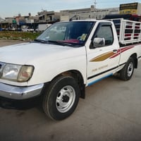 نيسان تاك • موديل ١٩٩٨ • أحمر