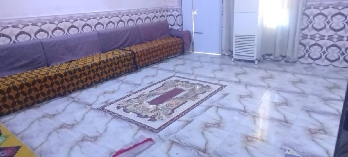 السلام عليكم بيت تجاوز حي الباقر الاول قرب مدرسه كاظمه وقريب على محطة الغاز ابو عقيل يتكون البيت من غرفتين 5/4 وصاله 5/6 وديوان 4/4 ومطبخ 3/4وحمام داخلي  وصحيات خارجيه  كله صب كونكريت سيراميك وكهرباء شغل درجه اولى تجي وشوف بعينك  مساحة البيت لكلي 200متر
***********
*********** وات ساب
السلام عليكم بيت تجاوز حي الباقر الاول قرب مدرسه كاظمه وقريب على محطة الغاز ابو عقيل يتكون البيت من غرفتين 5/4 وصاله 5/6 وديوان 4/4 ومطبخ 3/4وحمام داخلي  وصحيات خارجيه  كله صب كونكريت سيراميك وكهرباء شغل درجه اولى تجي وشوف بعينك  مساحة البيت لكلي 200متر
