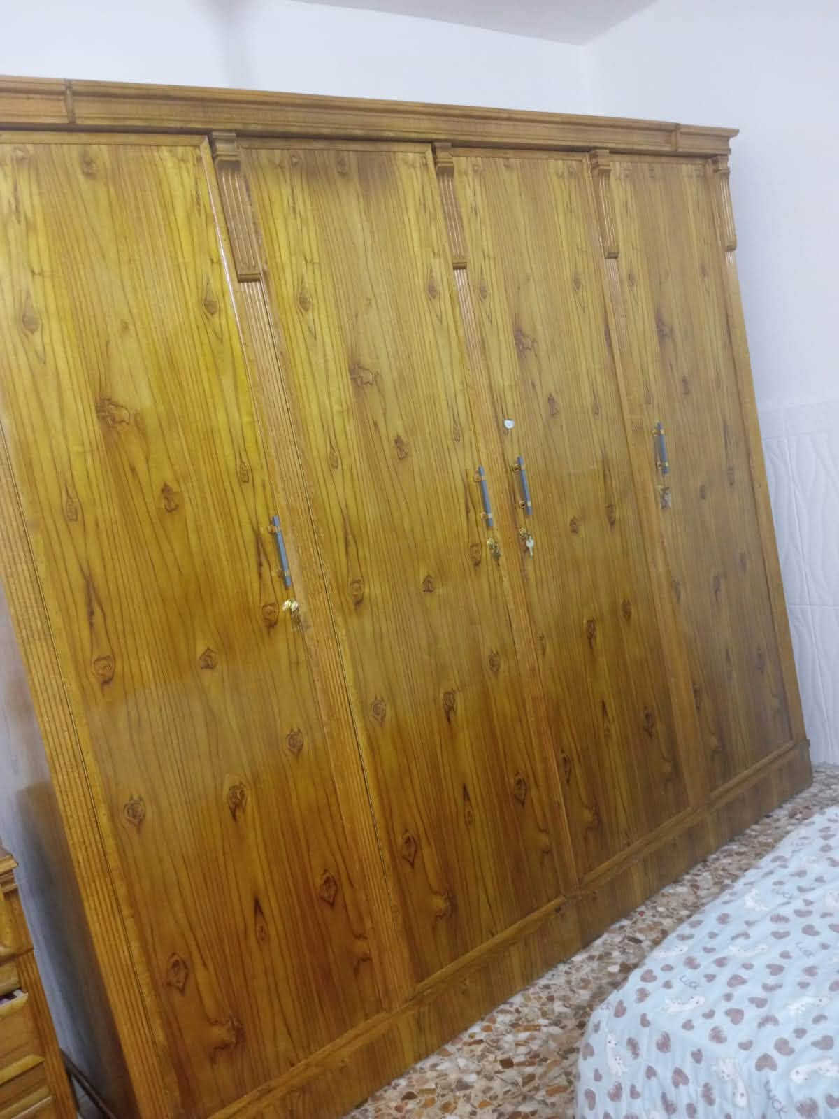 ‏غرفة صاج سويتها قبل شهر تفصال بعدها جديدة سعر مناسب وهذا تخم ثمانية  مقاعد عنوان بغداد الغدير اللي يريد هم يدخل خاص لو يتصل على هذا الرقم *********** بي وتساب
