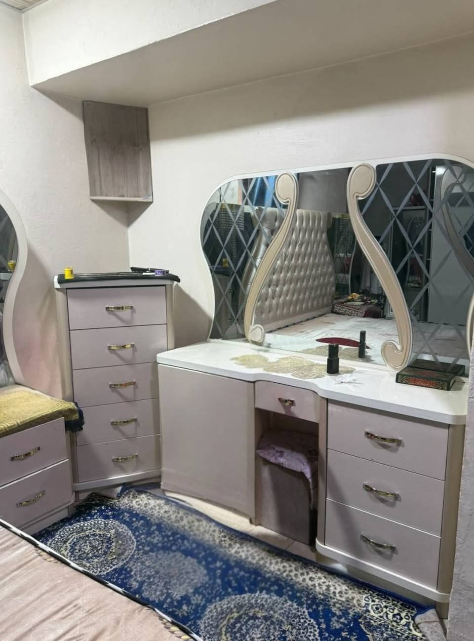 للبيع غرفة نوم مستعملة نظيفة بحالة ممتازة وتصميم فخم يجمع بين الأناقة والعملية، :
​
​✨ الغرفة ممتازة ومتكاملة.
​📞 للإستفسار ومعرفة السعر والمزيد من التفاصيل، يرجى الاتصال حصراً على صاحب الرقم او مراسلة واتساب 

+964 771 231 3134
