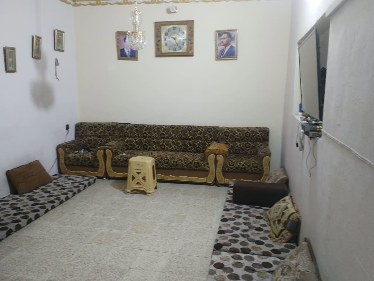للبيع دار مساحه 300 متر الوجه 15والنزال 20
الشارع 8 متر  مترطابوق طابق واحد يحتوي على
 غرفتين صاله استقبال مطبخ الارضيه كاشي 
ملك طابو صرف تحويل مباشربأسم شخص واحد 
الفلوجه الظباط الرابعه قرب جامع الشيخ مكي
خدمات كاملة تبليط مجاري مدارس جامع 
السعر مناسب 145 مليون قابل للتفاوض 
مراجعة مكتب المؤتمن للعقار 
الكائن الفلوجه حي الشهداء مدخل شارع 40
 أبو النسور مجاور منفذ ضوء الفلاح للصرافه 
الاتصال على الارقام التالية 
*********** واتساب
***********
