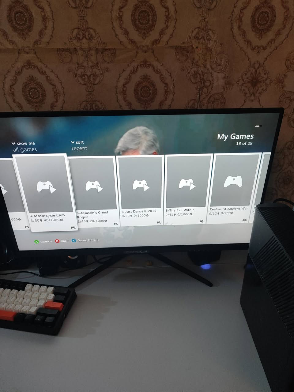 جهاز Xbox360    السعر 130$ واتساب (***********) واتساب
جهاز نضيف محرك الاقراص شغال 
العاب جميله متوفره بي مثل 
اcall of duty 
ا pes2023
وغيرها من الألعاب
