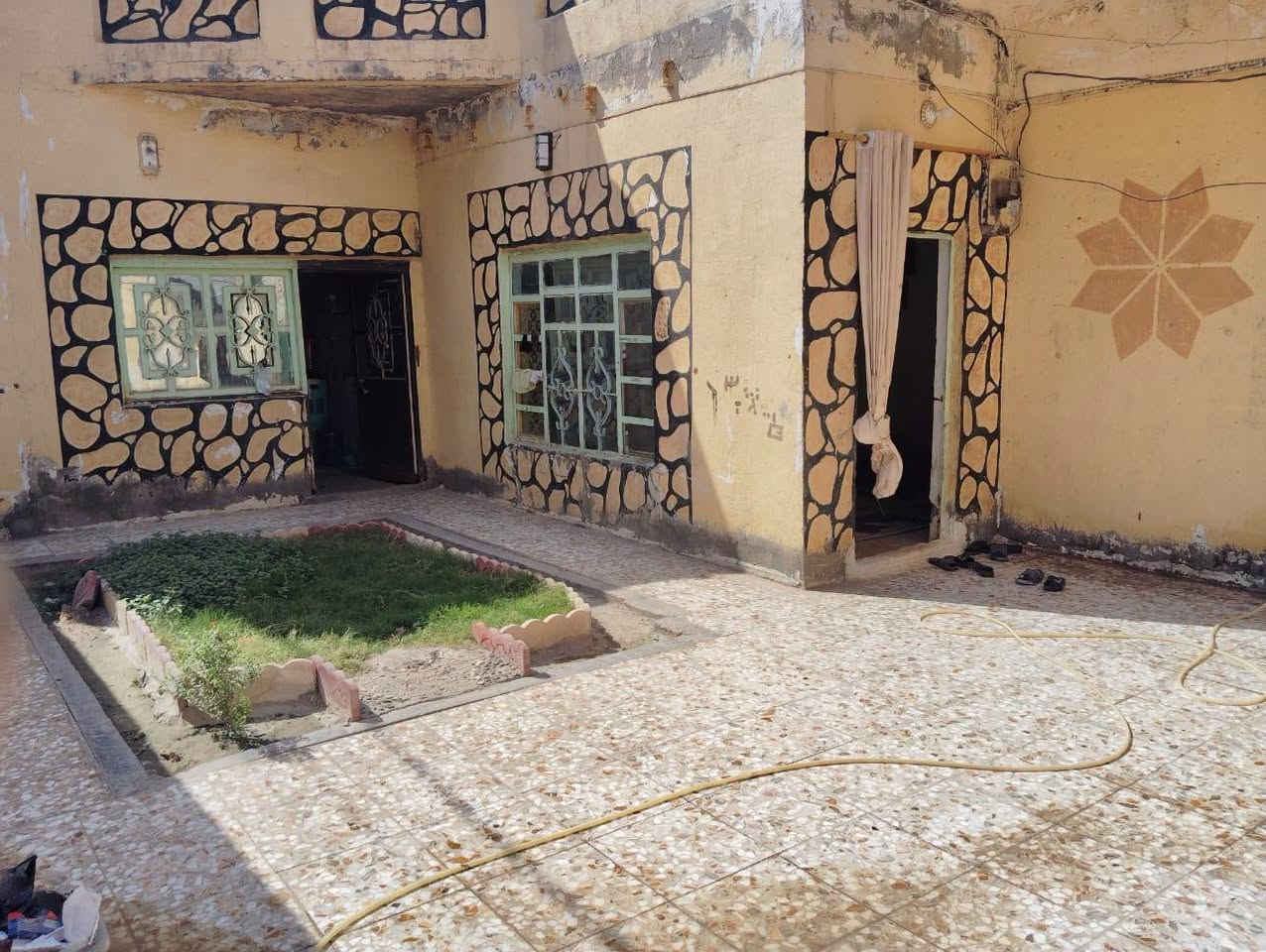 الدار للبيع المساحه 232 متر طابو زراعي سند 25 الموقع شارع علي قماره مقابل الحسينيه الشهداء يتكون من غرف نوم ثنين وستقبال وصاله ومطبخ مجمع صحي خارجي وداخلي وطارمه وممرات داير البيت وحديقه صغيره بناء طابوق وبلوك السقف شيلمان عكاده أي استفسار إتصال على الرقم التالي واتساب ***********
أو مراجعة مكتب ابو زهراء التميمي شارع المواكب مقابل حسينية الخزرج الخاص مفتوح
