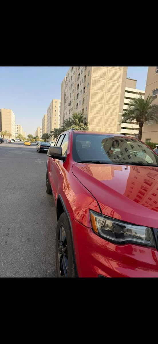 السلام عليكم 
جيب گراند شيروكي ترايل هوك
 أعلى مواصفات بالجيب
بانوراما
صندوق كهرباء
كشنات خزن ميموري
كشنات اماميه تدفئه و تبريد 
كشنات خلفيه تدفئه
ستيرن تدفئه
جكات شغالات 
خمس وضعيات قياده 
4x4
تشغيل عن بعد
سستم ساوند 
بدون حادث عدى شبر بالجاملغ الامامي الأيمن
ممشى 250 الف كيلو
السعر: 21,500$ 
***********
مكاني بسمايه أو البياع
