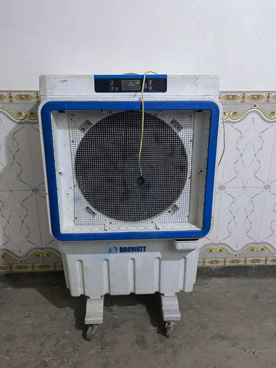 السلام عليكم.مبرده + بايسكل 
للبيع شرط الشغل وفحص ونظافه 
المكان شطره ع الحولي حي شرطه 
للتفاصيل ***********
