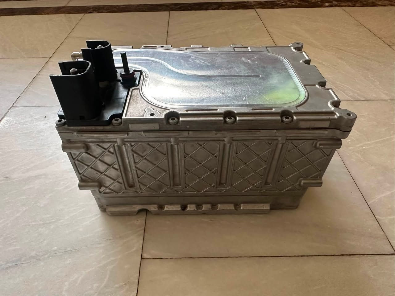 سلام عليكم 

بطارية ليثيوم أيون بجهد 48 فولت (Li-ion 48V Battery Pack).
 مال مارسيدس S 450 2019

طلعتلي ويا الغراض ما اعرف تشتغل او لا اب،يع فحم الي تفيدة يدخل خاص او يتصل وبالخدمة 

رقم الهاتف ***********
