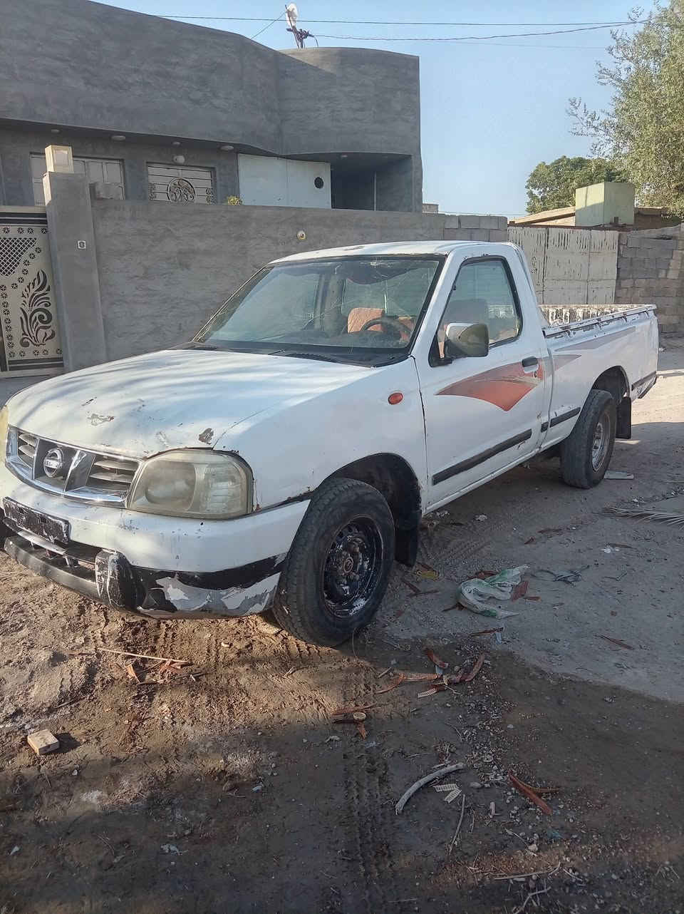 نيسان موديل ٢٠٠٤ محدثه ٦ كلك بدون تحويل سعر ٢٠ توجد بل فلوجه ***********
