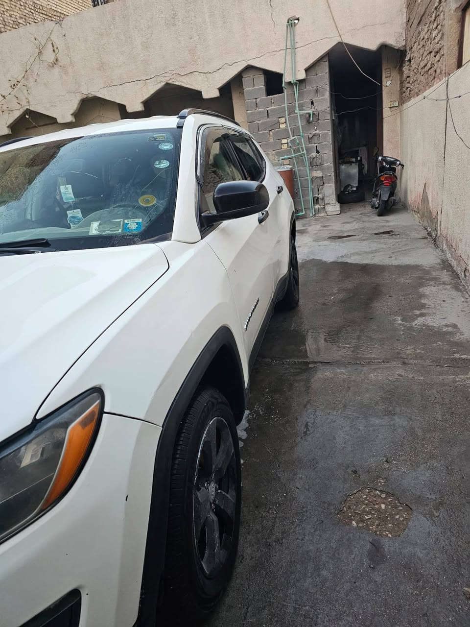 سلام عليكم سياره جيب كومبارس موديل 19 حادث جاملغ وشويه من البنيد سياره جاهزه نقوصات درام شفت ليمن بي طكه وسامه مكسوره وشاشه محتركه وتبريد بس لضهر مينهض ماعرف شبي وسياره بسمي رقم اربيل تحويل ممباشر بكان لسياره بغداد الورفلي مدينة الصدر وهاذ لرقم *********** وبي واتساب
