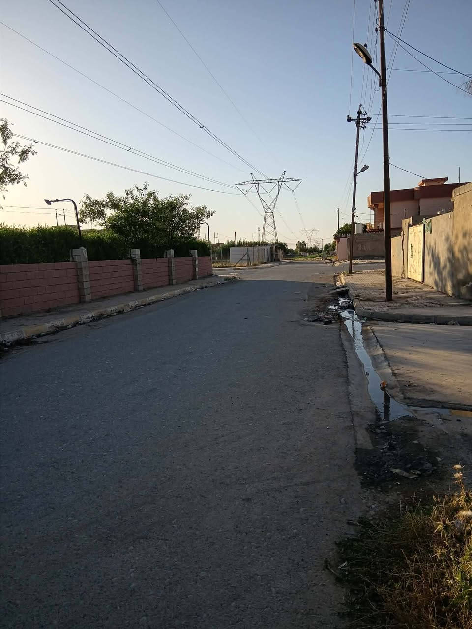 قطعة للبيع طابو 

الموقع / حي العسكري خلف حديقة يلدز 

المساحة / 160 متر الواجهة 8 عمق 20 ركن 

للاستفسار اكثر مراجعة مكتب الرحمن للعقار قرب جامع الشهداء مقابل مدرسة صدى العراق الابتدائيه 

او الاتصال على الرقم 

***********
