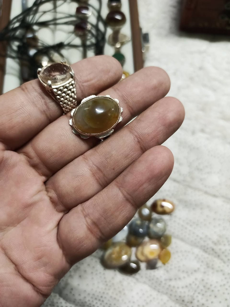 خاتم توباز ذهبي وخاتم سليماني ب 40 توباز ب 35 سليماني يوجد توصيل كل المحافظات ***********
