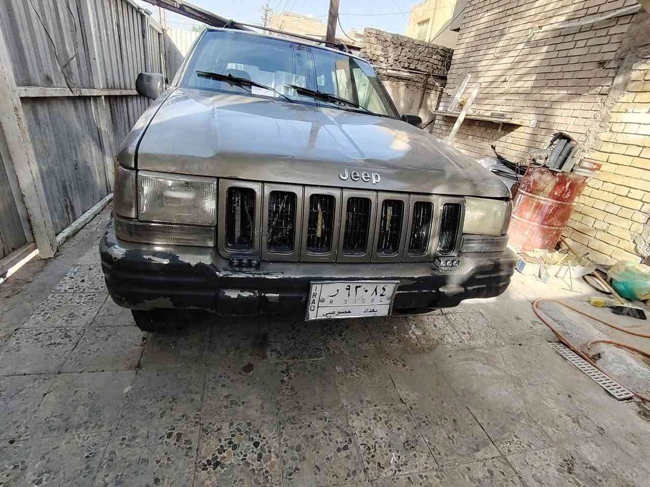ر السلام عليكم سيارة جيب شيروكي موديل 1995 السيارهه حلوه بس يريدله شويهه ترتيب مكينه وكير خير من الله السياره بسميي وتحويل ثاني يوم سنويه صاقطه من شهر1 سياره كدامك دوشمه جديده تايرات تخم جديد بس عوزه ترتيب بس احتاجيت افلوس واريد ابيع سعر 37 بيه مجال مكاني بغداد الشماعيه رقم الهاتف *********** رقم السياره بغداد
