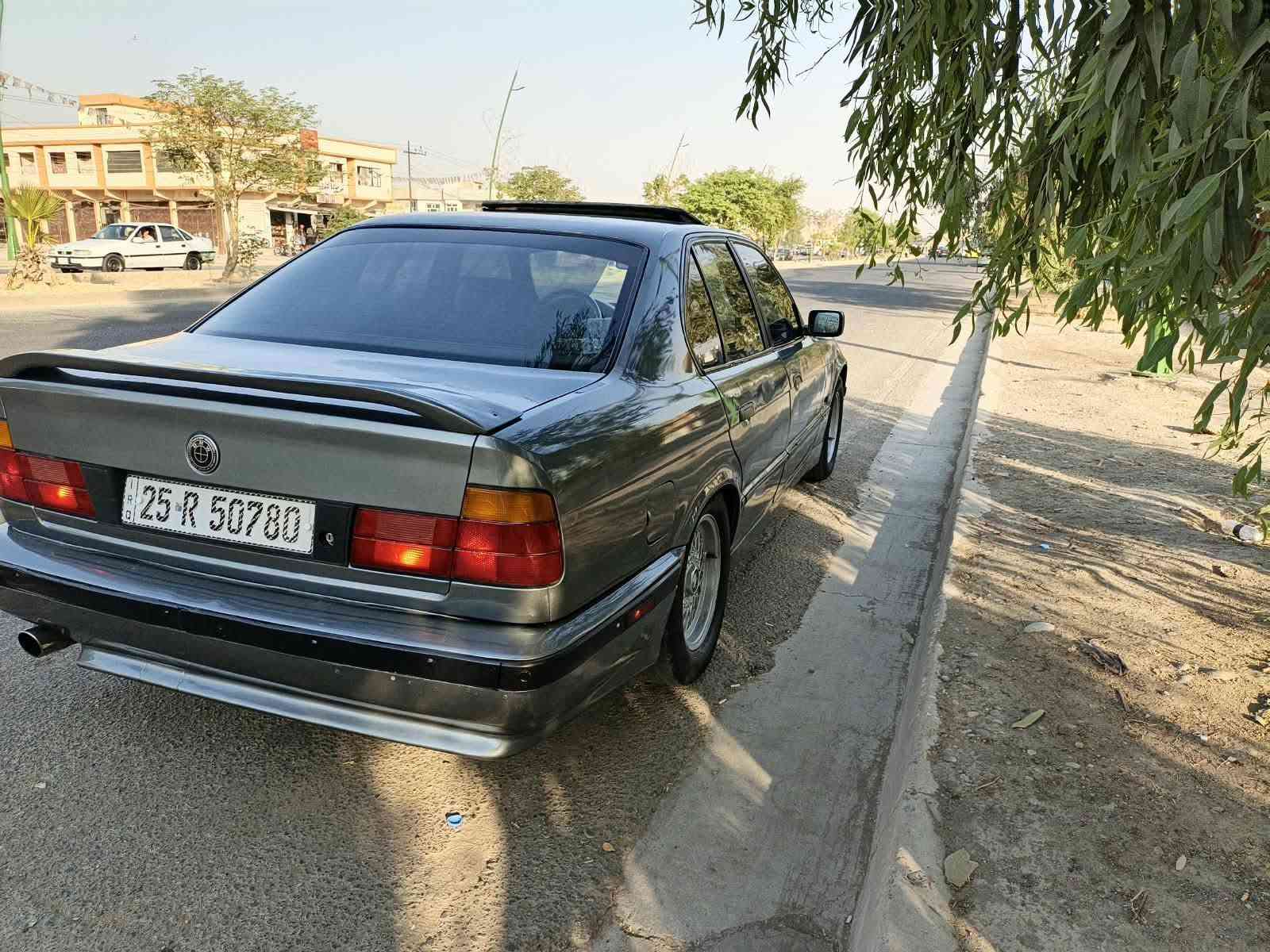 السلام عليكم ورحمة الله وبركاته 520 مسكر كير عادي تايرجديد باتري جديد كأردن جديد صدر جديد ويل خليه جديد خياس مابيها السياره خلاص ترايك وين مايعجبك محرك كير شرط 
سنويه ٣١ هزه جديده 
سستم سماعات باله جامات كهربائي 
فتحه سقف شغاله 
ماشيله معامله مال كوبون بانزين فقط باقيه على الاستلام 
مابيها ضربه 
مال جناي سعرها 50 وبيها مجال الشراي *********** 
الي مايعرف بيهن لايكسر بيها وكلشي اكو. بالسوك حتا ب ١٥ ورقه 
مايعجبك المنشور اعبره
