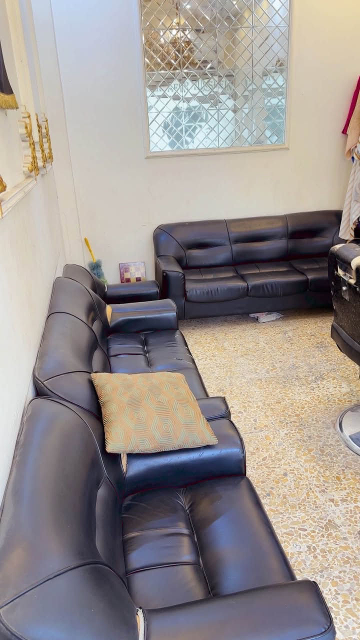 السلام عليكم غراض حلاقه للبيع سعر مناسب 
بغداد جكوك 
***********
