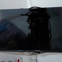 ديوان ٤ قطع • ميز طعام ٤ كراسي • مستعمل قليل