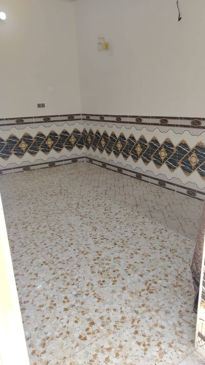 منزل في مجمع بيتي الثاني بلوك 17
مساحه 100متر طابق ونص 
بنيان جناي درجه اولى 
سعره 103 للتواصل
***********
