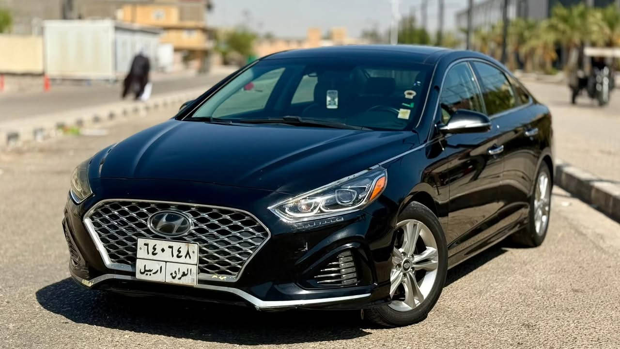 هيونداي سوناتا 2019 Limited أمريكي 🇺🇸
• مكينة 2.4 GDI أربع سلندر
• قوة 185 حصان
• گير أوتوماتيك 6 سرعات
• دفع أمامي
• صرفية زينة بالنسبة لحجم السيارة
• تانكي بحدود 70 لتر

⭐ التجهيزات:

• جلد كامل
• مقاعد أمامية تبريد وتسخين
• كراسي كهربائية للسائق والراكب الأمامي
• كرسي السائق كهربائي
• فتحة سقف بانوراما
• شاشة 8 إنچ
• Apple CarPlay + Android Auto
• سيستم صوت Infinity
• تشغيل زر
• دخول بصمة / سمارت كي
• كاميرا خلفية
• حساسات خلفية
• LED أمامي وخلفي
• الليد الأمامي يتحرك ويه الستيرن
• جنوط 18 إنچ
• مرايات كهربائية
• مثبت سرعة
• تحكم من المقود

🛡️ أنظمة الأمان:

• رادار أمامي وتحذير اصطدام
• فرملة طوارئ
• تحذير خروج عن المسار
• مساعد المسار
• مراقبة النقطة العمياء
• تنبيه حركة المرور الخلفية
• مثبت سرعة متكيف

🔧 ملاحظات السيارة:

• حادث خلفي
• بدون إيرباك
• رقم أربيل قديم
• السنوية تحتاج تجديد منتهية شهر 6
موقع السيارة في النجف 
رقم التواصل ***********
