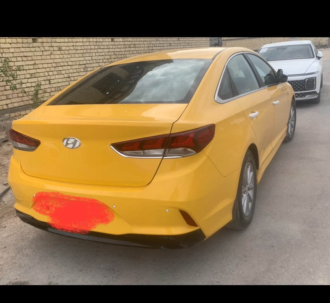 سوناتا 2023 اصل وارد كوري رقم بصره مكفولة ضربة وكص
محرك 2000 غاز
ماشية 100 الف
كشن كهربائي
لد امامي وخلفي
كشنات تدفاة وتبريد 
حساسات خلفية 
السعر 180 
الاتصال ***********
البصره حي بغداد
