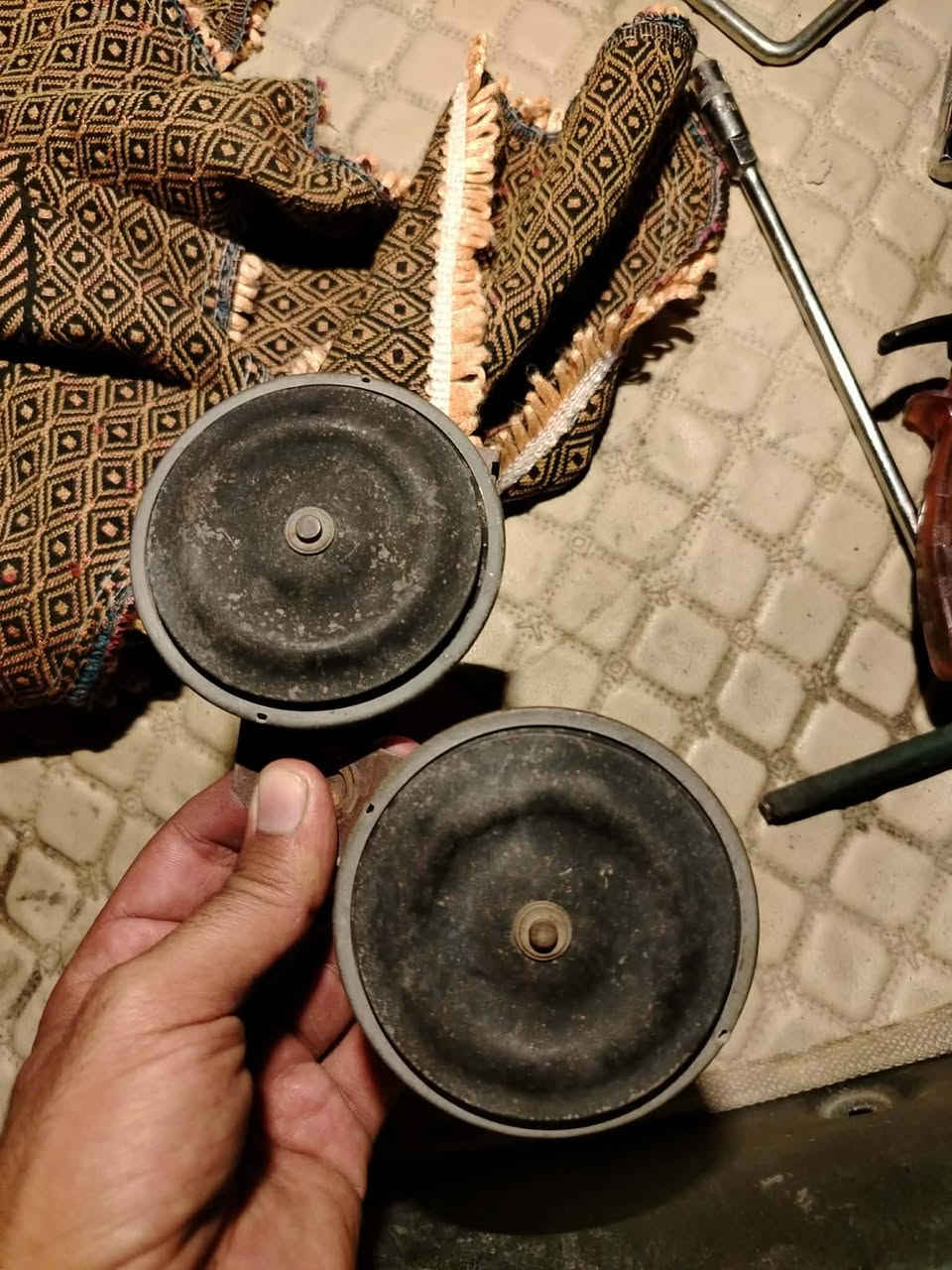 هورنات فيشه حمره البيع السعر ١٥٠وبيهن مجال مكاني نحف هاذة رقم موبايل ***********
