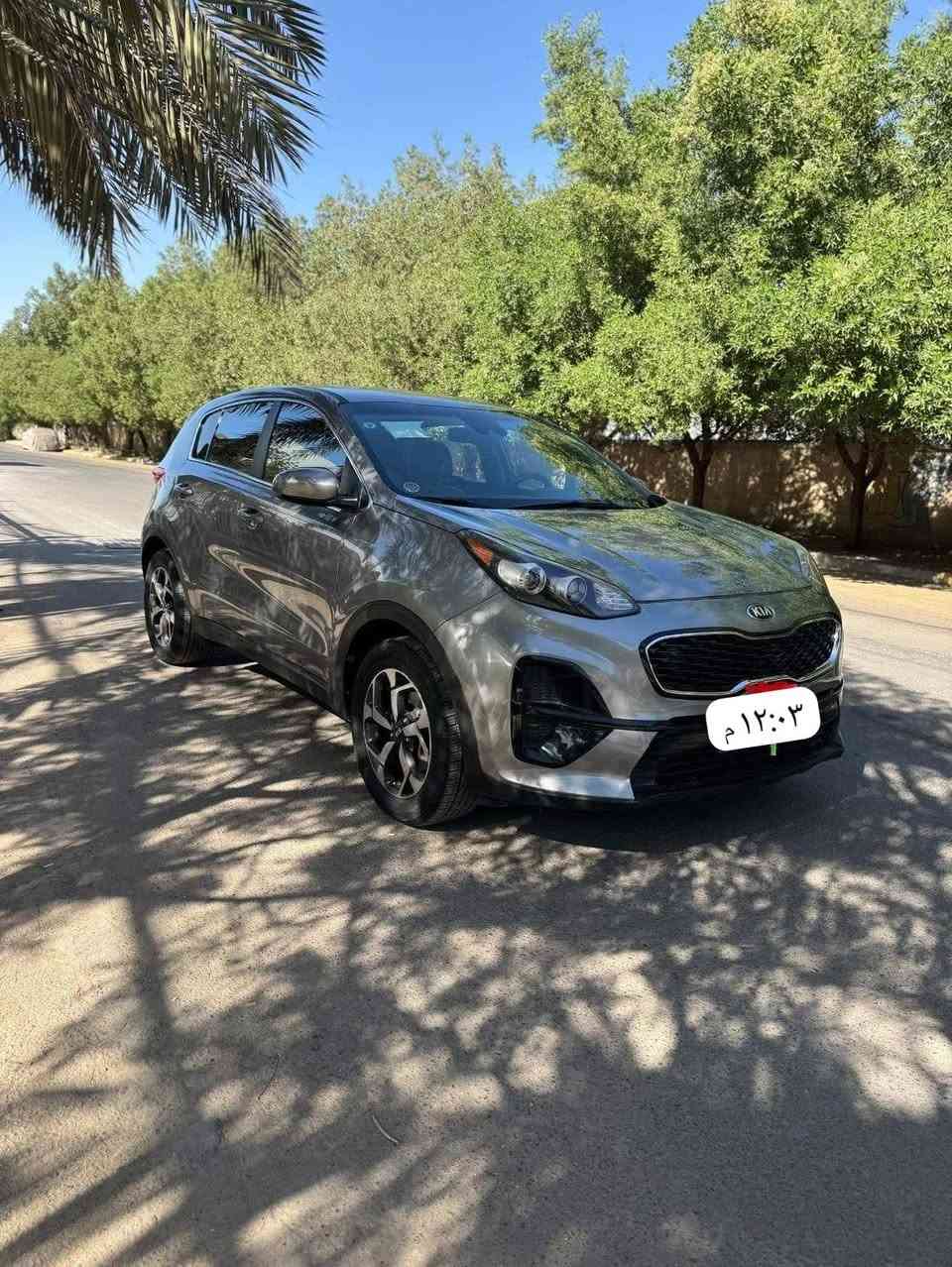 سبورتج وارد امريكي
موديل 2021 

ماشيه ٤٥ ألف 
قطرة صبغ مابيه بارد مابيه 
موجود سونار ويه صور 

ضرر سرقة الإطار الأمامي فقط موضح بالصور 

سياره بسمي سنويه جديده رقم جديد 

سياره صارله سنه يمي مشيت بيه ٤٠٠ ميل فقط بهاي سنه 

واكفه بالباب 

و اي تفاصيل ع سياره اني حاضر 

بخصوص سعر ١٦ ونص معروضه 

هذا رقمي ***********

العنوان بغداد حي القاهرة قرب بانزين خانه

نص مكتوب في الصور:
- ١٢:٠١ م
- ١٢:٠٣ م