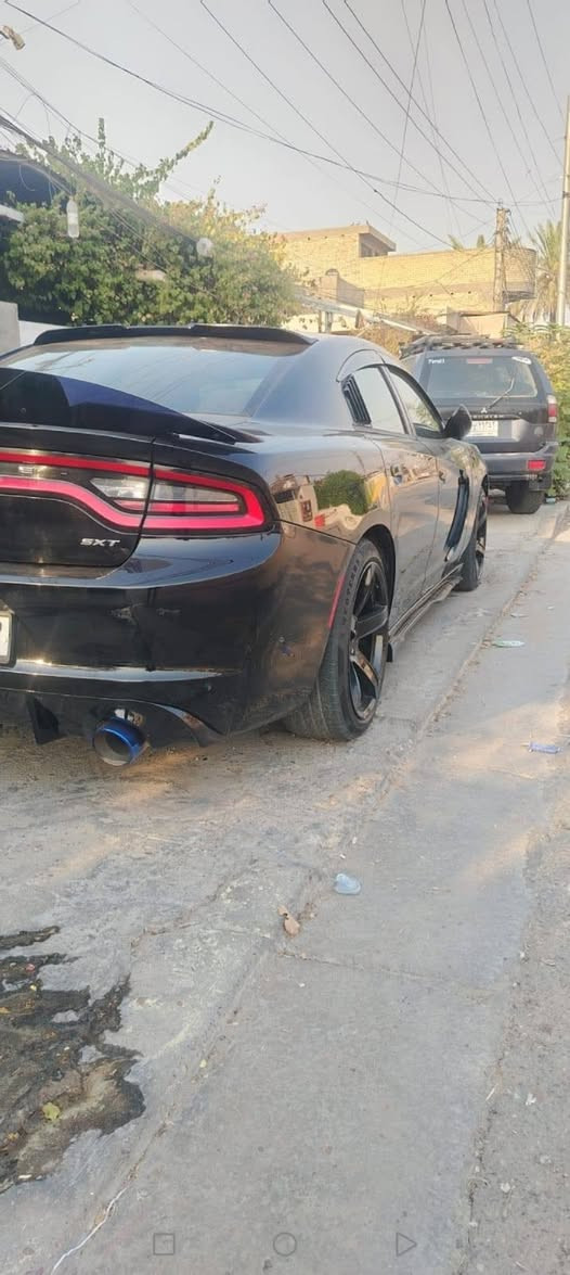 جارجر ٢٠١٥ خليجي
كفاله بدون اي حادث 
محرك ٣٦٠
ويل ٢٠
شاشه كبيره
السعر ٢٠٠ يعني شدتين وبيه مجال
مكاني بغداد رقم الهاتف ***********
