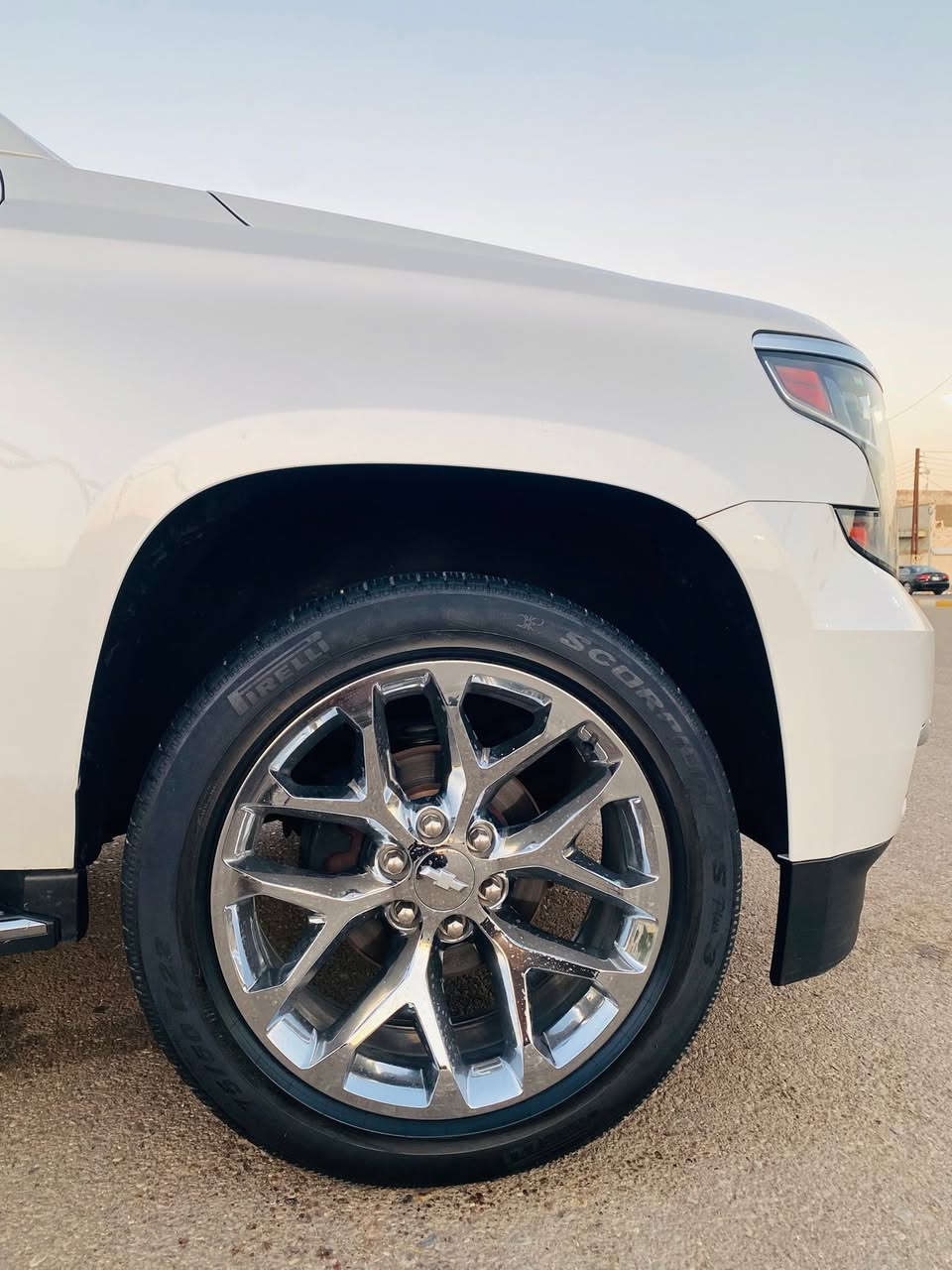 للبيع او مراوس حسب القناعه 
الفخامة و الهيبة الامريكية 🔥🔥
Chevrolet Tahoe 2020.
 تاهو ٢٠٢٠
مواصفات Premier اعلى فئه بالتاهو 
لون الداخل جملي 
داتا شو الشاشه الاكبر حجم ثلاثه ازرار تحكم 
بالداتا شو 
تحكم بمستوى السكليتر والبريك من الدشبول 
مقاعد تدفئة و تبريد
خزن ميمور
فتحة سقف 
شاحن لاسلكي
شاشة كبيرة
داتاشو
ثلاجة تبريد ومجمد
كاميرة بالمراة الامامية
مكينة ٨سلندر حجم ٥.٣لتر 
ماشية١٢٣ الف كم و بحالة جداً ممتازة 
السيارة مكفولة بدون دعم و صبغ و اخر سيرفس في وكالة المنصور يعني السيارة كاملة مكملة 
السياره تخم تاير تخم ويل كروم بدون اي ملاحضه بجسم السياره بالداخل والخارج السياره اني مالكها الثاني وعلى ايد وحده جديده جداً وبالخير على الي اصير من نصيبه سياره جديده وحيل حلوه نصبتها 
رقم بغداد باسمي  الدولي و اكيد شرط التحويل
سعر السيارة فقط 385 بيها مجال للطيبين

السيارة موجودة بالانبار - الرمادي اي استفسار اتصل علي الرقم 
((***********))
