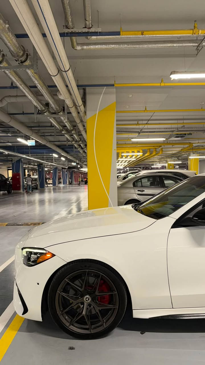 مارسدس  2023 c300 (kit c63)
حادث جاملغ وبنيد حادث سطحي 
ايرباك فقط ستيرن وراجع سستم  
رقم بغداد تحويل ثاني يوم
*صفرر مسج بدون اي نواقص 
سعر ٣١٥ وبيه مجال للشراي
*********** متوفر واتساب
