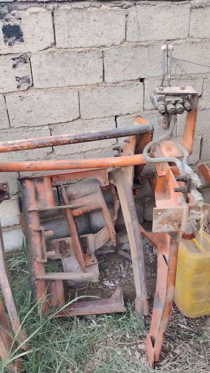 سلام عليكم ورحمة الله وبركاته يوجد للبيع كيله مال كابوته بلادي بس شد على المكينه كامله على شغل مع عربانة ورباشة ثكالت خلفيه وامامي تايرات مال ٤بستم هم موجود معدلان حدادي فدان
يوجد تفصيخ غراض مال كابوته كله ياباني وعلىه شغل كلشي موجود الكابوته كير إكسل هودروليك  اكسل  خلفي مال ٩٠ كير مال ٩٠ اكسل امامي
الاستفسار
*********** أبو محمد صاحب المعموري
المكان ديالى الخالص
