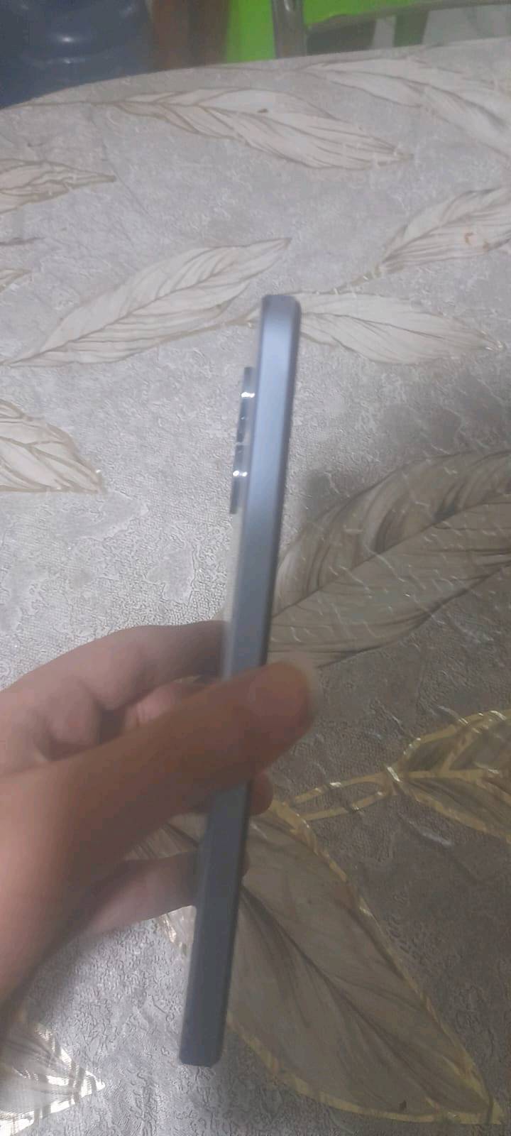 للبيع: Honor X6a بحالة جيدة جداً!
​المواصفات: ذاكرة 128 جيجابايت / رام 4 جيجابايت / بطارية ضخمة 5200 مللي أمبير.
​مدة الاستخدام: سنتان (استعمال نظيف، ويعمل بكفاءة ممتازة ودون مشاكل)فقط الشاشة مكسورة
​السعر:300 (قابل للتفاوض البسيط) 
​للتواصل: ***********