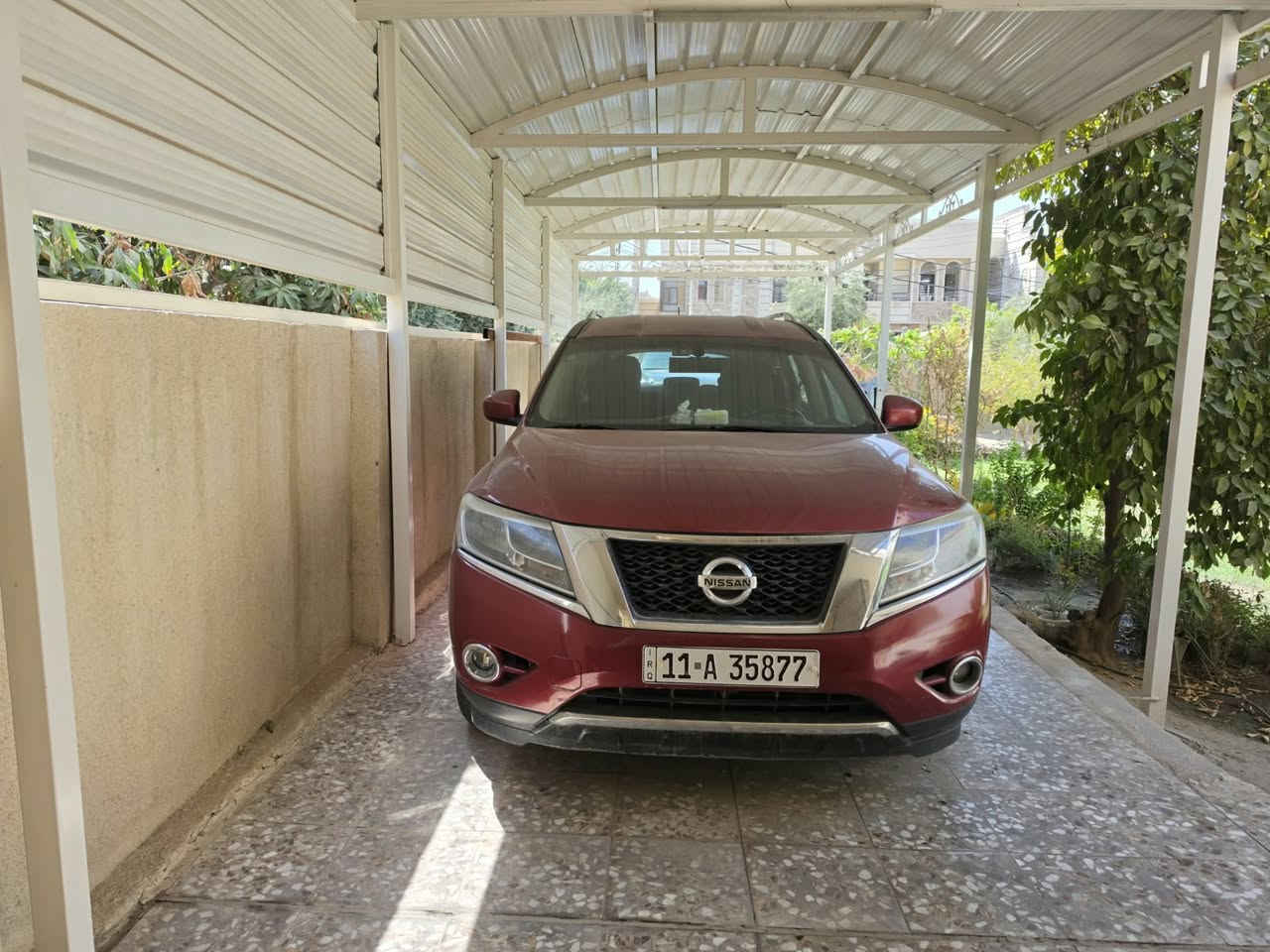 السلام عليكم .. للبيع نيسان باثفايندر 2013SV 4WD   . وارد امريكي  حادثها الصفحة اليمين وايرباك البردة اليمين مفتوح . المحرك والكير غير مفتوح و ممتاز . الغرفة داخلية بلون اسود ونظيفة (( السيارة باسمي في بغداد ***********  سعرها 13,000 $ الف دولار ))
