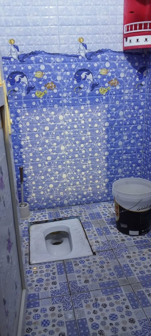 بيت للايجار بالابله (قرب المغتسل)يحتوي على غرفه وصاله ومطبخ وصحيات وطارمه صغيره السعر 350 شامل الماء والكهرباء
واتس ***********
