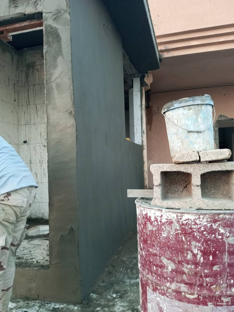 لباخ سمنت وجص • صب اساسات • تنصيب شبابيك