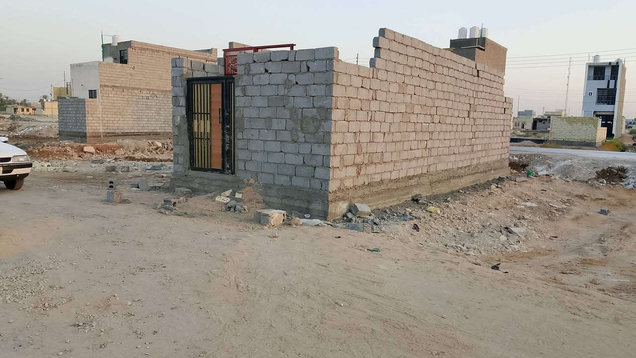 🏠 هيكل بلوك للبيع في كربلاء –50متر
قياس القطعه 4.28×12.5
📍 الموقع: مجمع حي الجامعة – خلف جامعة كربلاء
📜 الطابو: زراعي – سند 25
⚖️ إقرار محكمة
💧 ماء متوفر
⚡ كهرباء متوفرة
🛣️ تبليط شارع بعرض 8 أمتار
🚰 مجاري متوفرة
🕌 يبعد حوالي 10 دقائق بالسيارة عن الإمام

💰 السعر: 19مليون دينار عراقي

📞 للاستفسار والتواصل:
***********
📱 اتصال – واتساب – مراسلة الحساب

البيع مباشر.
ملاحضة الشارع تبليط لكن غير واضح بسبب تراب العمل

نص مكتوب في الصور:
- اسواق ركن الجامعه فريحه