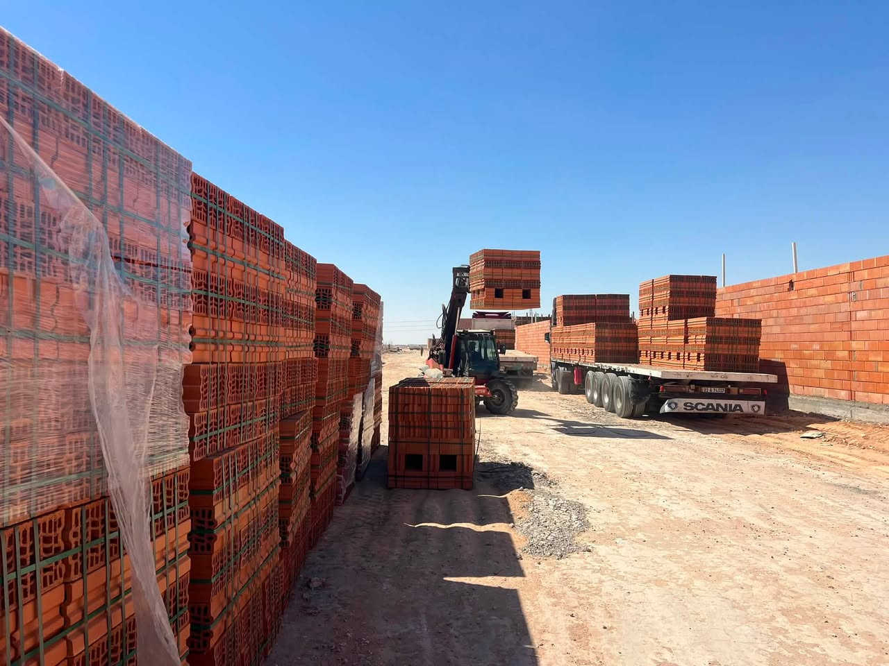 البلوك الاحمر اشور 
قياس 20*20*40
الوكيل الحصري في محافظه النجف الاشرف 
*********** واتساب
