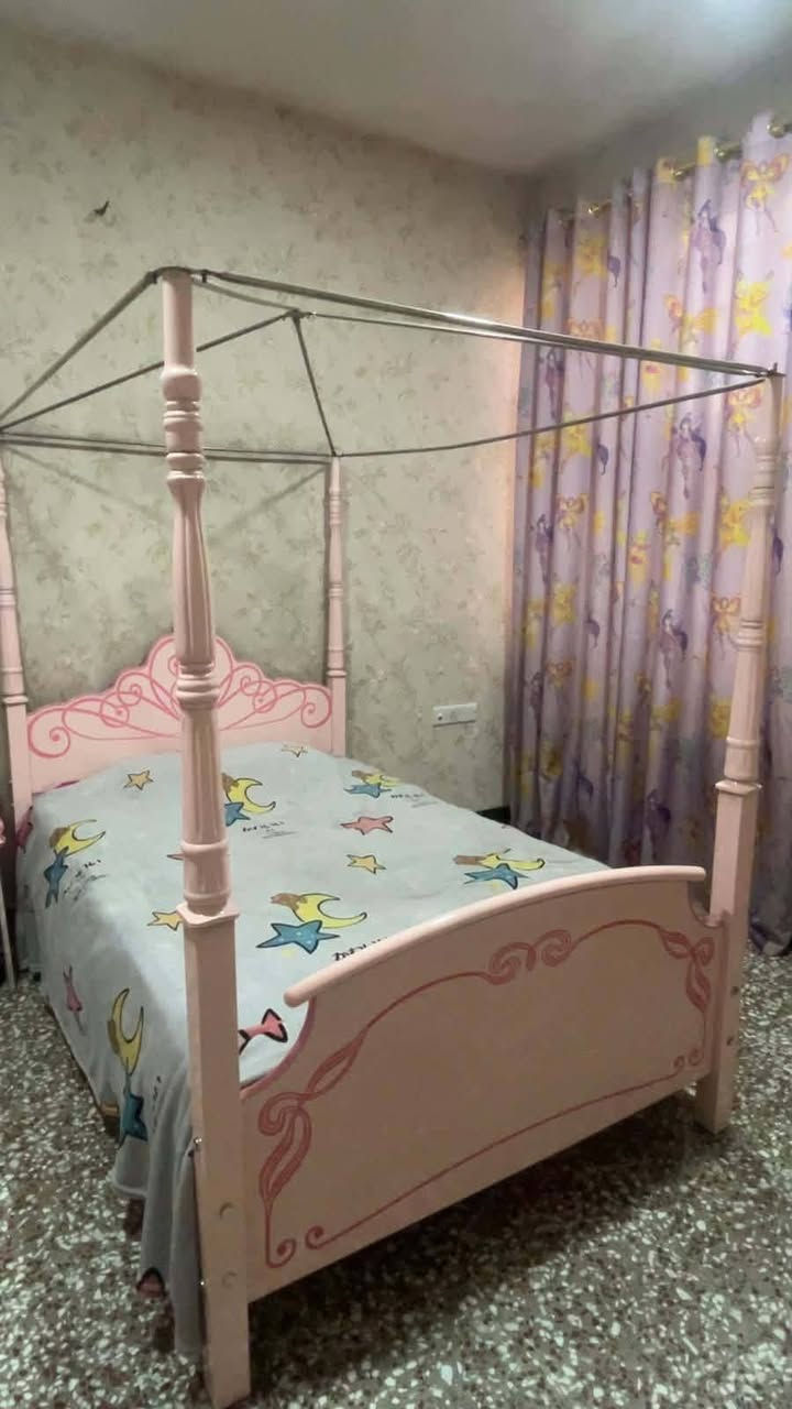 غرفة بناتية • ٤ قطع • شارع حيفا