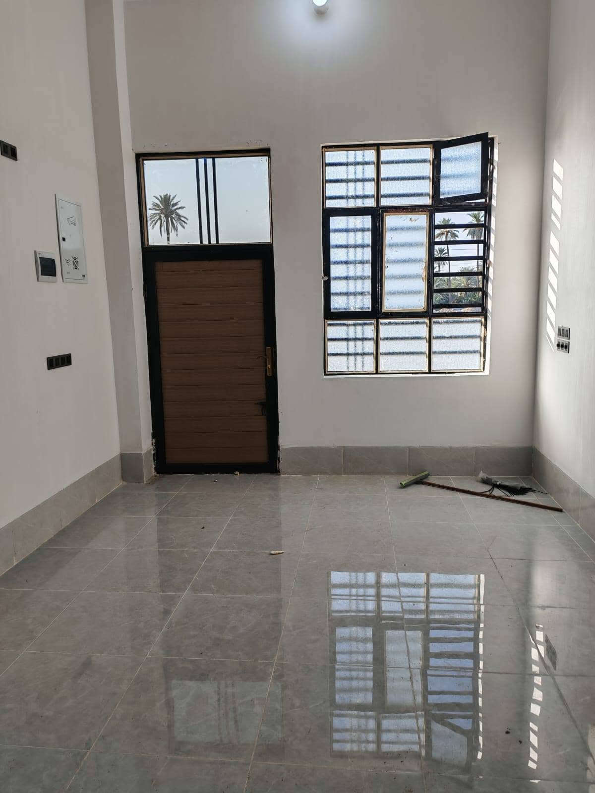 سلام عليكم بيت  للايجار المساحه 60متر جديد مامسكون نهائيا طابق واحد شارع السيده زينب  مصطفى خان مباشر على الشارع العام سعر الإيجار 250 الف للتواصل ***********
