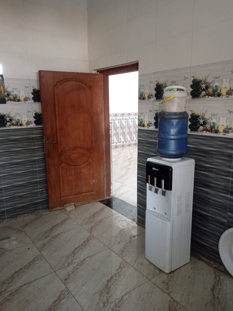 بيع مستعجل 
بيت زراعي طابو سند 25 ديوانية دغارة قرب عقيل أبو مخضر القديمة مساحته حوالي 700 متر ويحتوي على مخزن خارجي سعره 46 مليون وبي مجال نهايته 45 مليون قفل للاستفسار الاتصال على الرقم ***********
