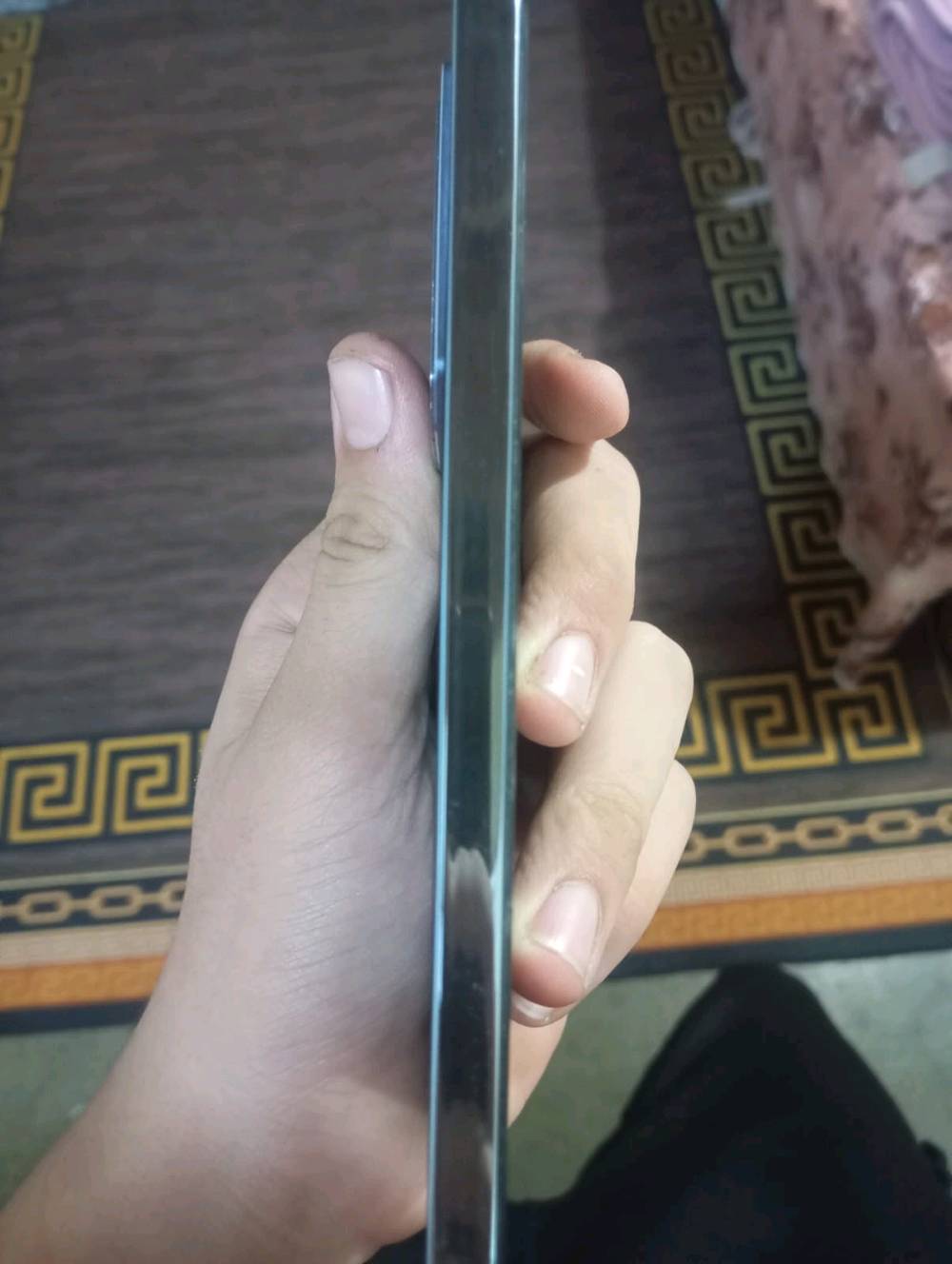 تلفون infinix GT20Pro نسخة العاب وتصفح الذاكرة256 كيكا العشوائية 12+12 يعني 24 كيكا حهاز جداً قوي 144 هرتز 120 فريم جهاز بلادي مامفتوح بطارية انسى الشحن هاي الفطر مو شاشة هاي ضد الكسر جهاز فول بلادي الكسر الي بالكامرة هذا فقط جام سعرة 10 الاف ما مأثر لا عالكامرة ولا عالفلاش كلة شغال سعرة 350,000 شاحنة اصلي 45 واط يجي ويا