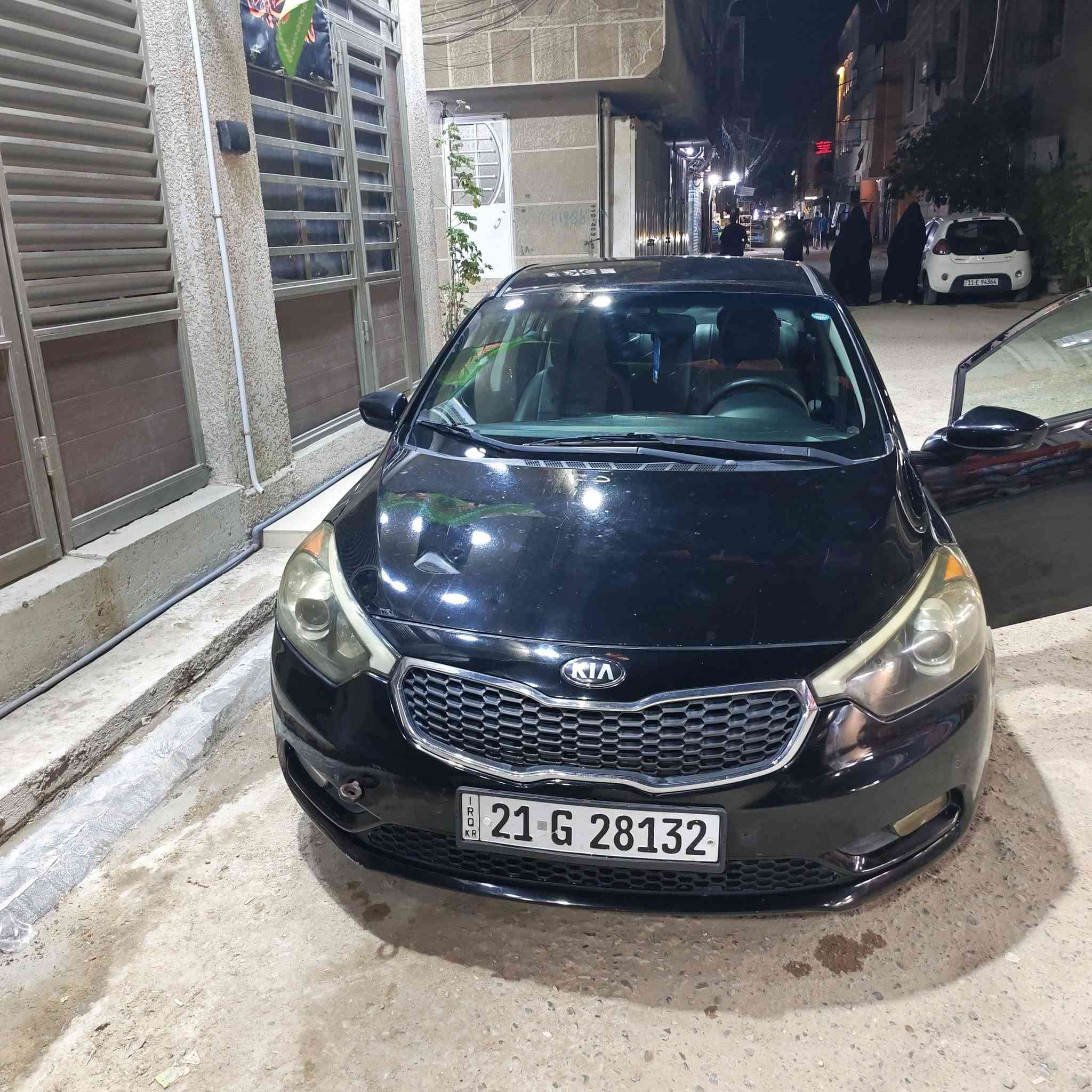 السلام عليكم كيا فورتي موديل ٢٠١٦ محرك ٢٠٠٠ (دوش) شاشة كامرة تحكم اربع جهات الضرار قطعة واحدة (جاملغ امامي) جهة السايق ايرباك دركة فقط السونار مع الصور المكان السيارة بغداد الحرية متواجد واتساب على الرقم
*********** السعر ١٠٥ وبي مجال

