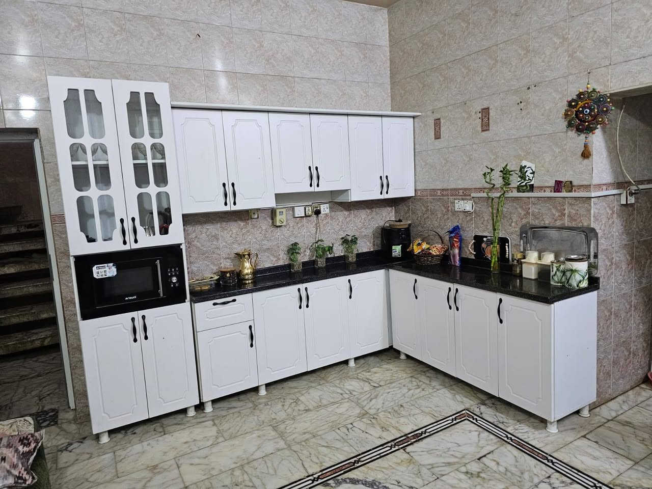 دار للبيـــــــــــــع....
حي الكفاءت خلف كــــــــــراج الموحد مباشر.... 
طابــــــــو مــــــلك صـــــــرف// ركـــــــــن.... 
طابقيــــــــن والبناء نظيف جداً... 
بمســـــــــاحه // 216م..... 
ـــــــــــــــــــــــــــــ
خمسة غرف نـــــــــــوم صالــــــه هـــــــول مطبـــــــــــخ حار بارد صحيات خارجية وداخليه كــــــــــراج حديقــــــــــه ومـــــــــــــناور
ــــــــــــــــــــــــــــــــــــــ
عقارات رامســــــــــر.. 
***********
***********
