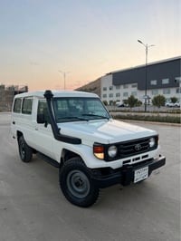 لاندكروزر ڤان • ٢٠٠٣ • رانية