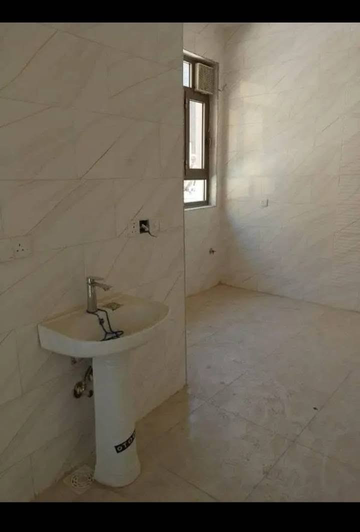 دار زراعي للبيع سند 25 مساحة 50متر واجه 10.متر. يحتوي عله صالة ومطبخ وخدمات. طابق اول غرفتين نوم وحمام   طابق ثاني بيتونه وسطح خدمات فووول ماء كهرباء مجاري تبليط السعر 114 مليون وبي مجال بسيط 
. يقع في بغداد سبع ابكار الزراعي خلف سوق السمكه بعد متنزه الهبي دي  
للاستفسار. ***********
