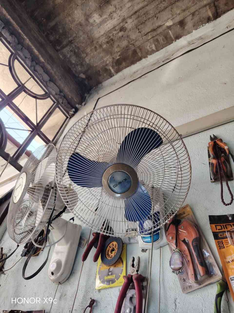 ***********
مكان حله شارع 80

نص مكتوب في الصور:
- HONOR X9c