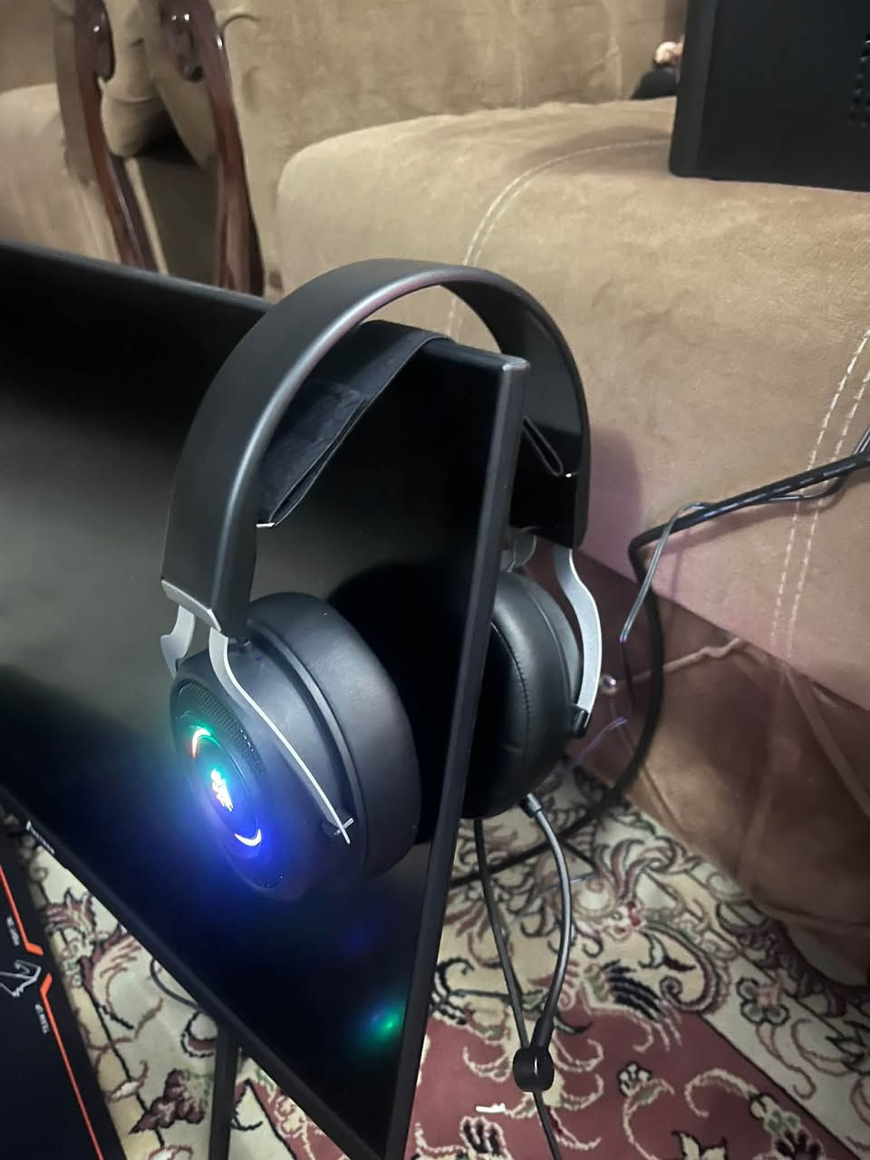 تجميعه جديده كلها استخدام اقل من اسبوع 

    CPU: Intel Core i5-14400F
* GPU: NVIDIA GeForce RTX 5060 8GB
* RAM: 32GB DDR4
* Motherboard: MSI PRO B760M-E DDR4
* Storage: ADATA LEGEND 710 M.2 2TB
* Monitor: Avetron W2711SV — 27” IPS, FHD 1920×1080, 180Hz
* Keyboard: MSI FORGE GK310
* سماعة: RGB Gaming Headset
* OS: Windows 11 Pro 64-bit

رقم الواتساب ***********
ب مليون و 300

نص مكتوب في الصور:
- Item Value OS Name Microsoft Windows 11 Pro Version 10.0.26200 Build 26200 Other OS Description Not Available OS Manufacturer Microsoft Corporation System Name DESKTOP-42T9P2H System Manufacturer Micro-Star International Co., Ltd. System Model MS-7D48 System Type x64-based PC System SKU Default string Processor Intel(R) Core(TM) i5-14400F, 2500 Mhz, 10 Core(s), 16 Logical Processor(s) BIOS Version/Date American Megatrends International, LLC. B.G0, 8/5/2025 SMBIOS Version 3.6 Embedded Controller Version 255.255 BIOS Mode UEFI BaseBoard Manufacturer Micro-Star International Co., Ltd. BaseBoard Product PRO B760M-E DDR4 (MS-7D48) BaseBoard Version 2.0 Platform Role Desktop Secure Boot State On PCR7 Configuration Elevation Required to View Windows Directory C:\WINDOWS System Directory C:\WINDOWS\system32 Boot Device \Device\HarddiskVolume1 Locale United States Hardware Abstraction Layer Version = "10.0.26100.1" User Name DESKTOP-42T9P2H\alnabaa Time Zone Pacific Daylight Time Installed Physical Memory (RAM) 32.0 GB Total Physical Memory 31.8 GB Available Physical Memory 27.5 GB Total Virtual Memory 36.8 GB Available Virtual Memory 31.7 GB Page File Space 5.00 GB Page File C:\pagefile.sys Kernel DMA Protection On Virtualization-based security Running Virtualization-based security Re... Base Virtualization Support Find what: Find Search selected category only Search category names only